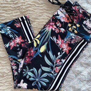 "C&C California" Floral Leggings w striped sides (NWOT)